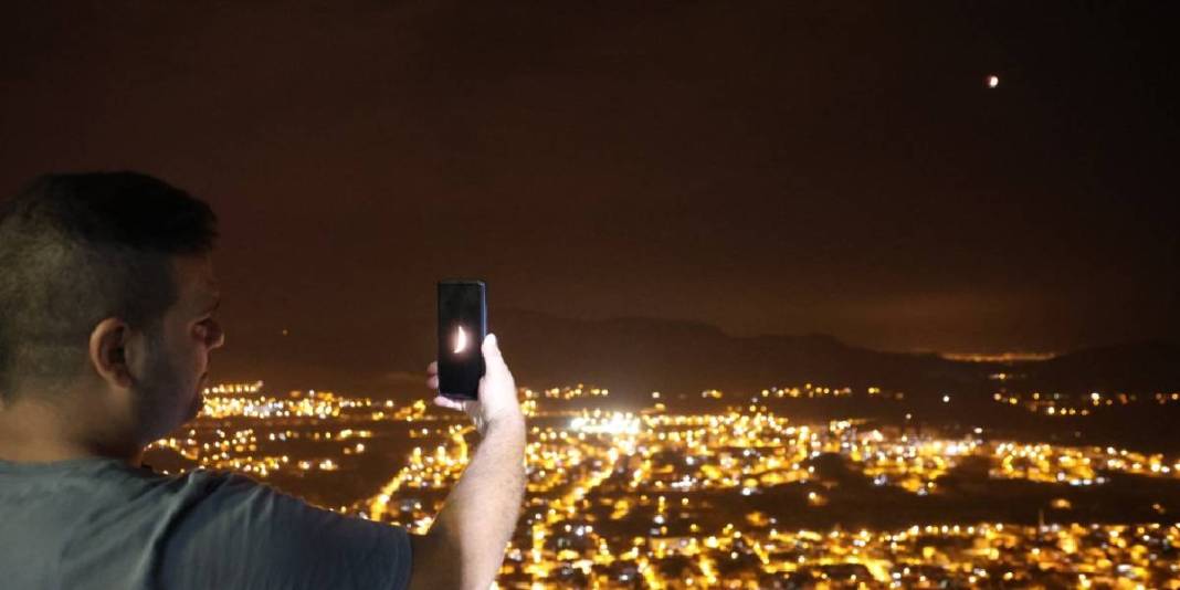 Ay dünyanın gölgesine girdi, Türkiye semalarında tablo ortaya çıktı! Kanlı ay tutulması görsel şölen sundu: İşte görüntüler 1